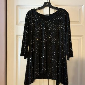 Black and gold sparkles shark bite top. No size tag but know it’s an XL